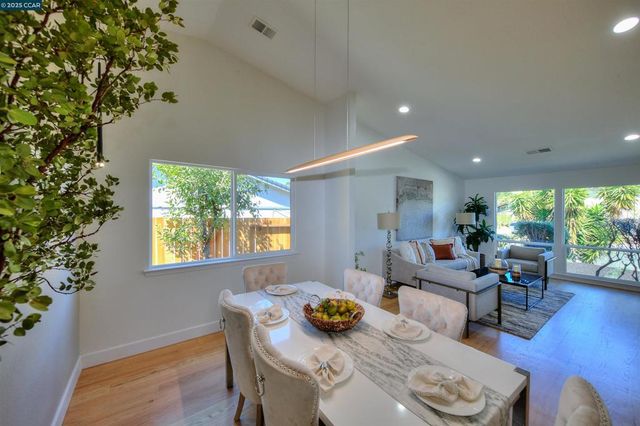 118 Sparrow Dr, Hercules, CA 94547
