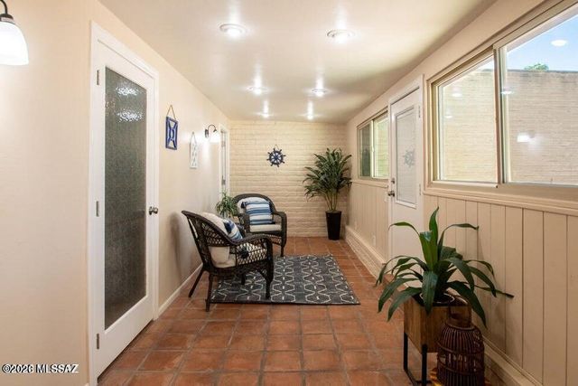 9155 E Broadway Blvd Apt B, Tucson, AZ 85710