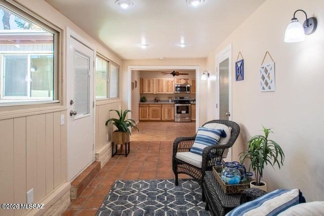 9155 E Broadway Blvd Apt B, Tucson, AZ 85710