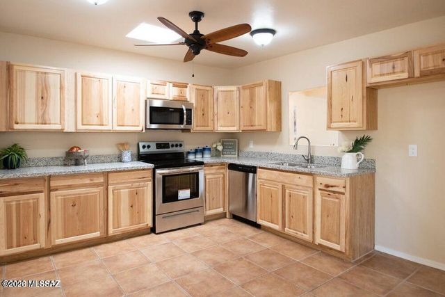 9155 E Broadway Blvd Apt B, Tucson, AZ 85710