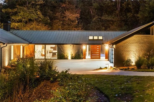 585 Amberidge Trail, Atlanta, GA 30328