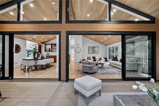 585 Amberidge Trail, Atlanta, GA 30328