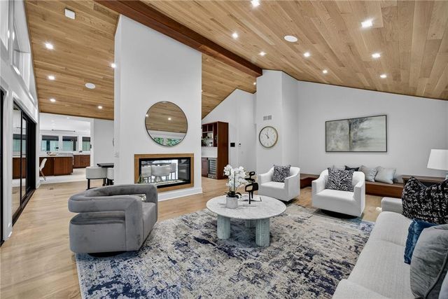 585 Amberidge Trail, Atlanta, GA 30328