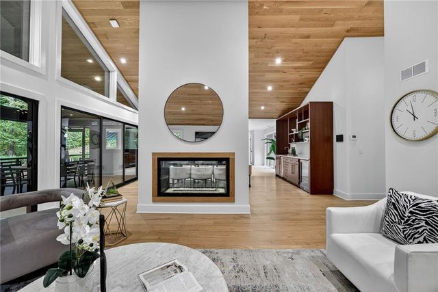 585 Amberidge Trail, Atlanta, GA 30328