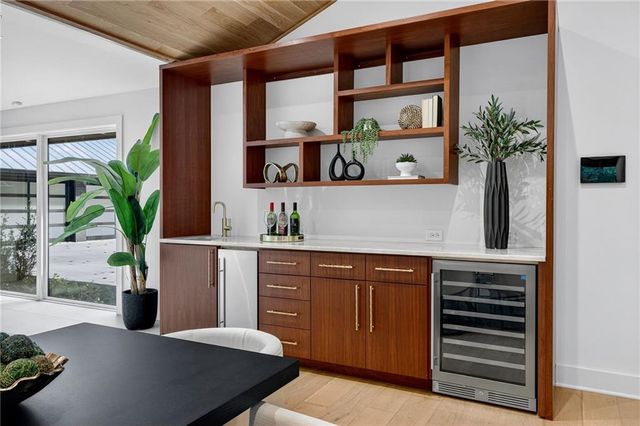 585 Amberidge Trail, Atlanta, GA 30328