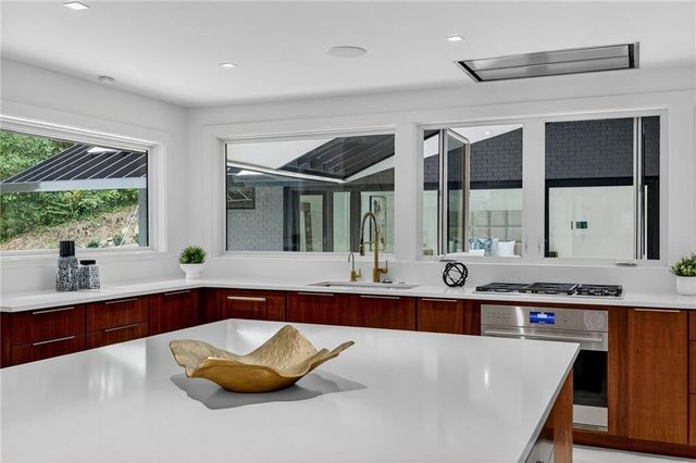 585 Amberidge Trail, Atlanta, GA 30328