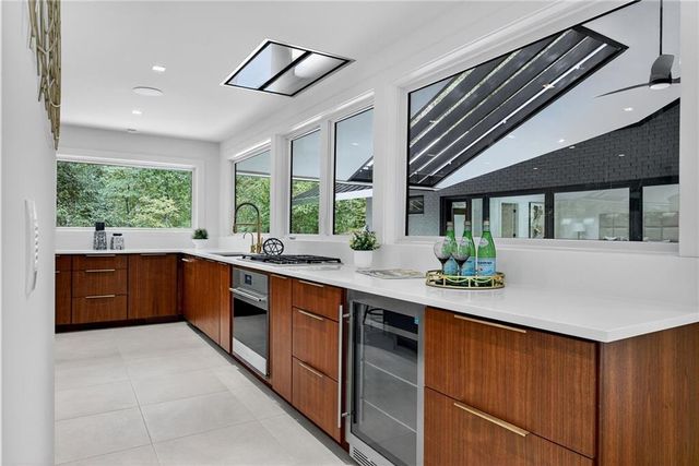 585 Amberidge Trail, Atlanta, GA 30328