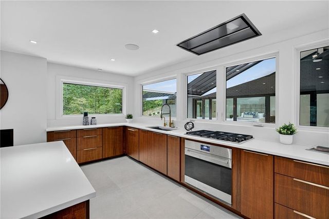 585 Amberidge Trail, Atlanta, GA 30328