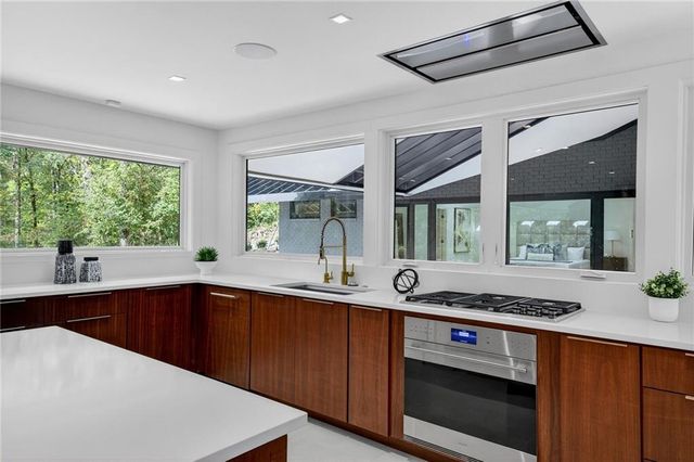 585 Amberidge Trail, Atlanta, GA 30328