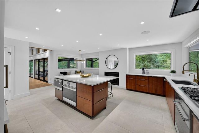 585 Amberidge Trail, Atlanta, GA 30328