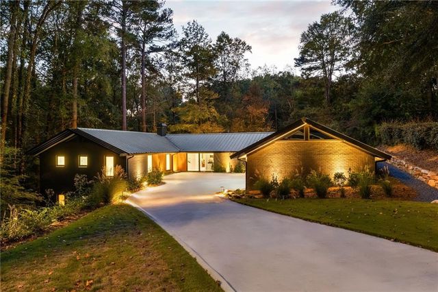 585 Amberidge Trail, Atlanta, GA 30328