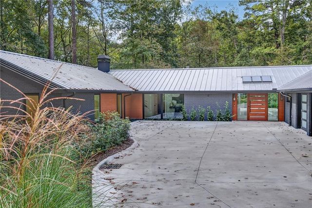 585 Amberidge Trail, Atlanta, GA 30328