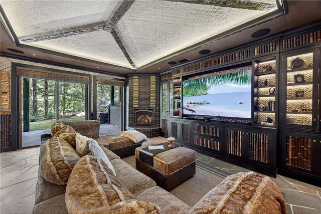 585 Amberidge Trail, Atlanta, GA 30328