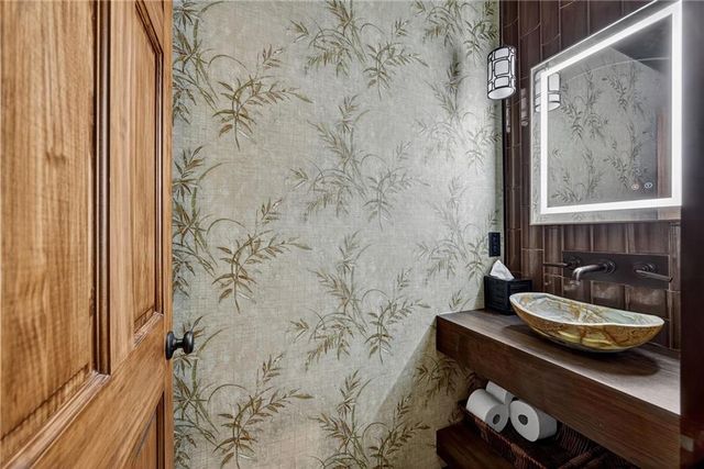 585 Amberidge Trail, Atlanta, GA 30328