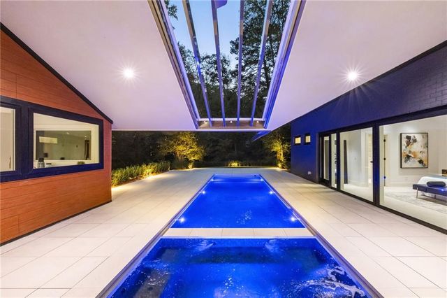 585 Amberidge Trail, Atlanta, GA 30328