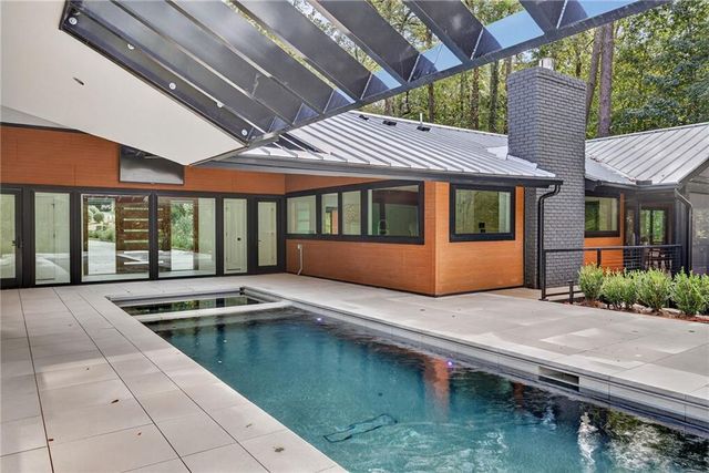 585 Amberidge Trail, Atlanta, GA 30328