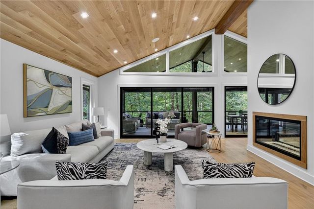 585 Amberidge Trail, Atlanta, GA 30328