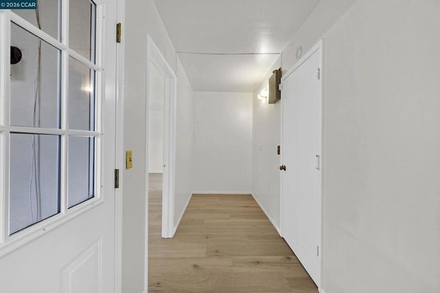 27889 27889 Farm Hill Dr, Hayward, CA 94542