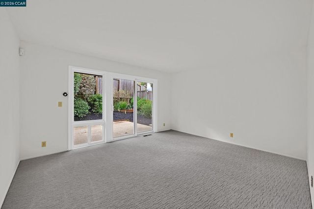 27889 27889 Farm Hill Dr, Hayward, CA 94542