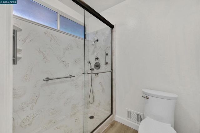 27889 27889 Farm Hill Dr, Hayward, CA 94542