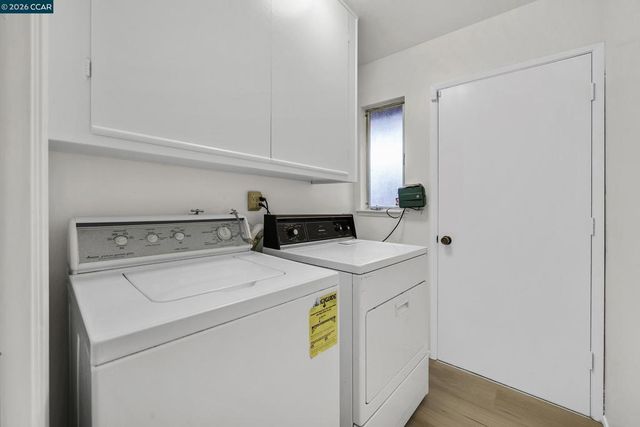 27889 27889 Farm Hill Dr, Hayward, CA 94542