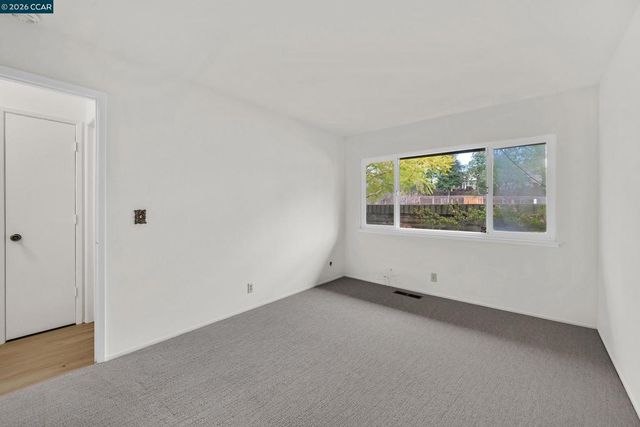 27889 27889 Farm Hill Dr, Hayward, CA 94542