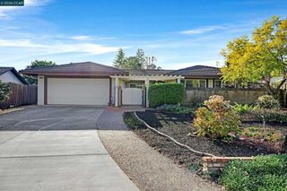 27889 27889 Farm Hill Dr, Hayward, CA 94542