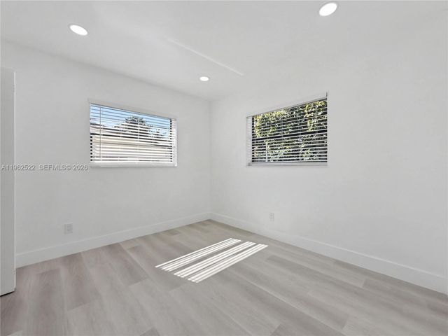 15694 NE 10th Ct, North Miami Beach, FL 33162