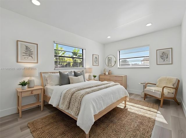 15694 NE 10th Ct, North Miami Beach, FL 33162