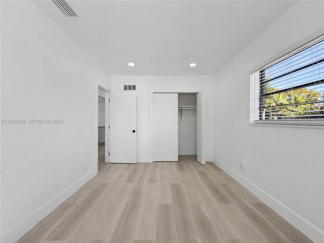 15694 NE 10th Ct, North Miami Beach, FL 33162