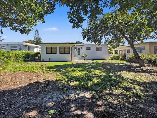 15694 NE 10th Ct, North Miami Beach, FL 33162