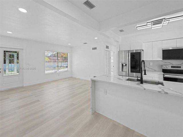 15694 NE 10th Ct, North Miami Beach, FL 33162