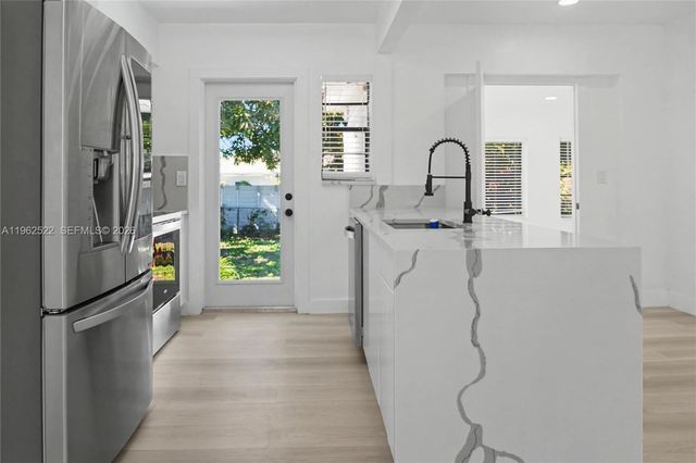 15694 NE 10th Ct, North Miami Beach, FL 33162