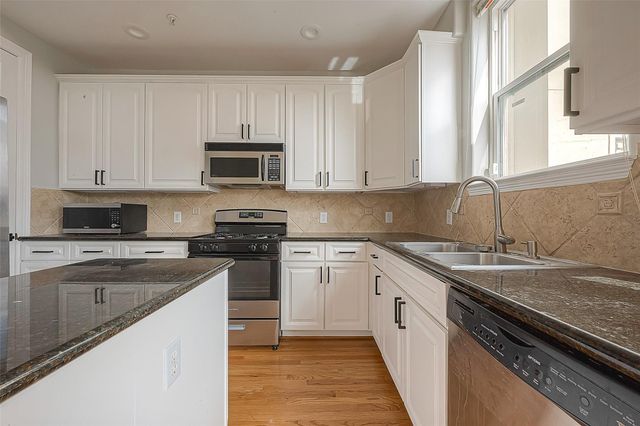2721 Austin Street, Houston, TX 77004