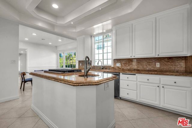 10810 Rochester Avenue, Los Angeles, CA 90024