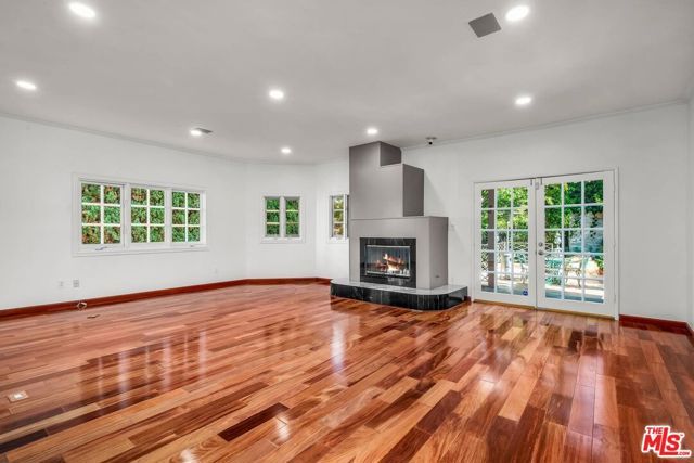 10810 Rochester Avenue, Los Angeles, CA 90024