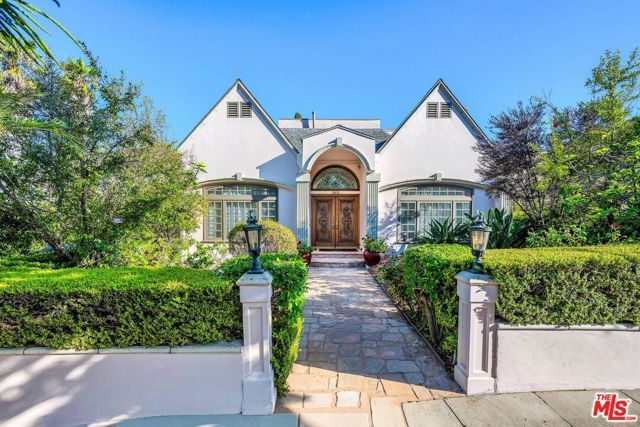 10810 Rochester Avenue, Los Angeles, CA 90024