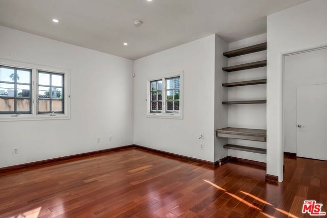 10810 Rochester Avenue, Los Angeles, CA 90024