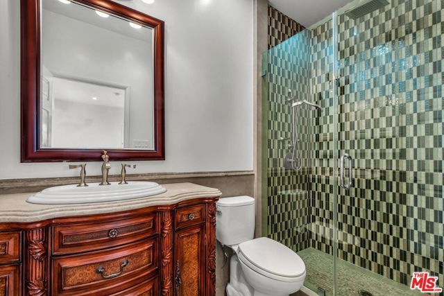 10810 Rochester Avenue, Los Angeles, CA 90024