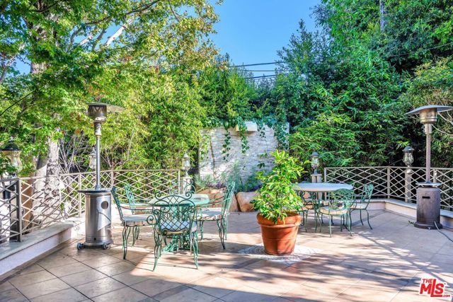 10810 Rochester Avenue, Los Angeles, CA 90024