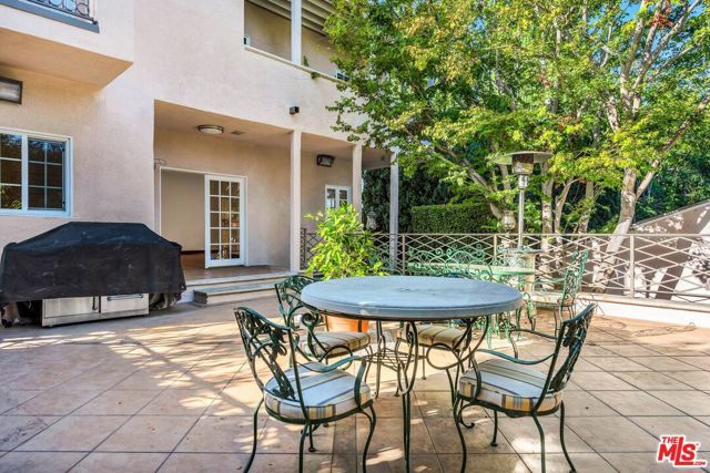 10810 Rochester Avenue, Los Angeles, CA 90024