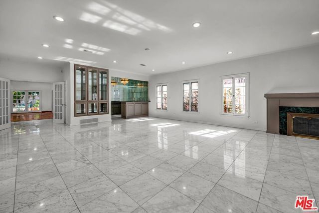10810 Rochester Avenue, Los Angeles, CA 90024