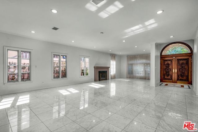 10810 Rochester Avenue, Los Angeles, CA 90024