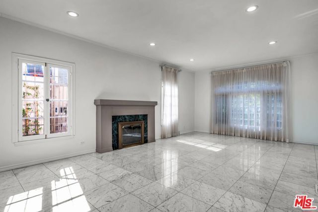 10810 Rochester Avenue, Los Angeles, CA 90024