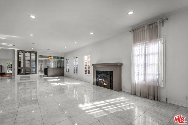 10810 Rochester Avenue, Los Angeles, CA 90024