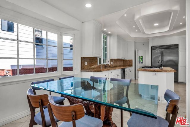 10810 Rochester Avenue, Los Angeles, CA 90024