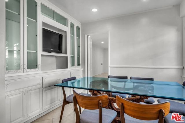 10810 Rochester Avenue, Los Angeles, CA 90024