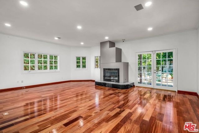 10810 Rochester Avenue, Los Angeles, CA 90024