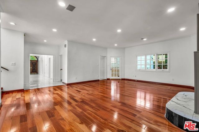 10810 Rochester Avenue, Los Angeles, CA 90024