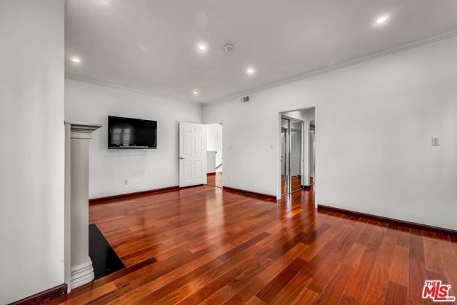 10810 Rochester Avenue, Los Angeles, CA 90024